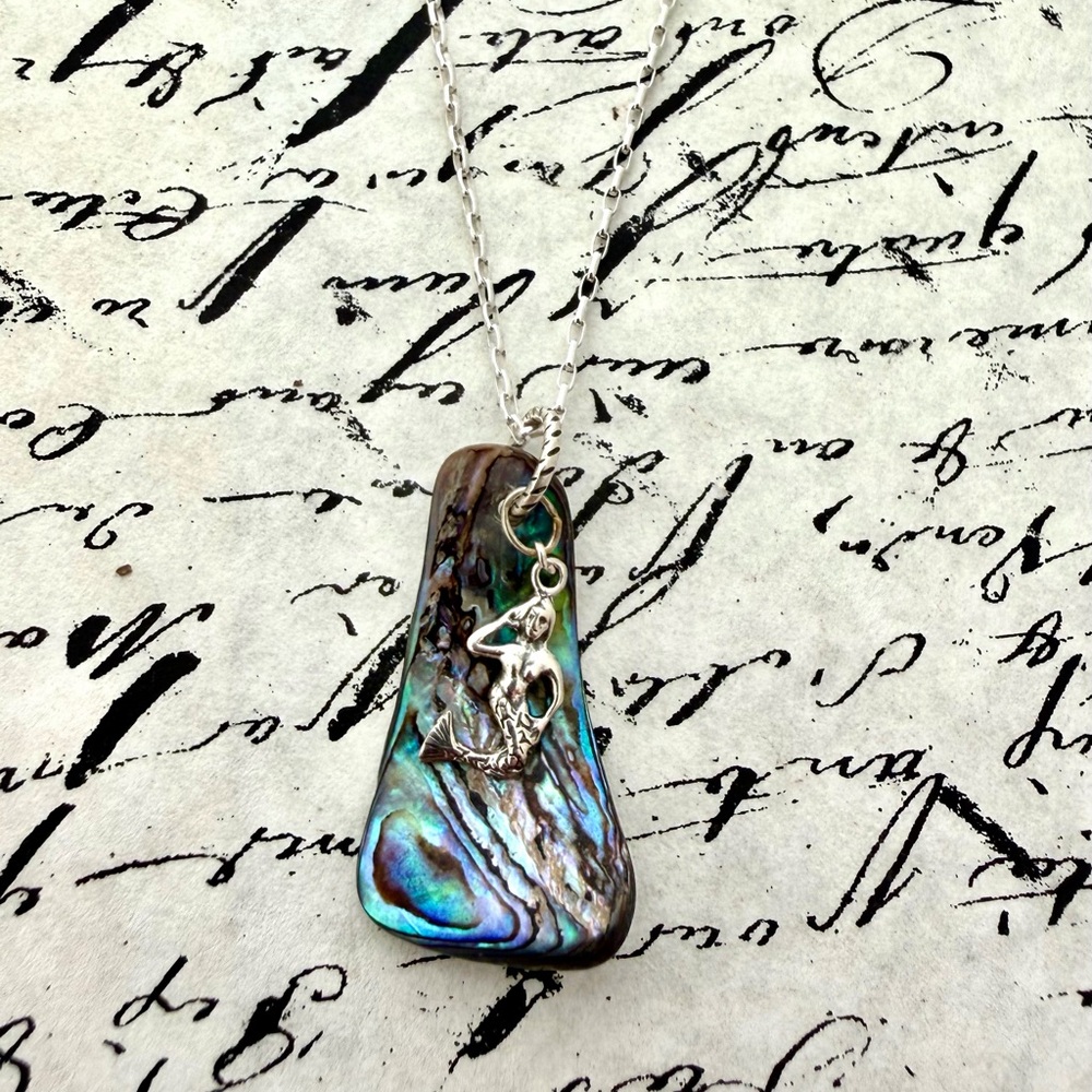 Elegant Abalone Shell Pendant Necklace